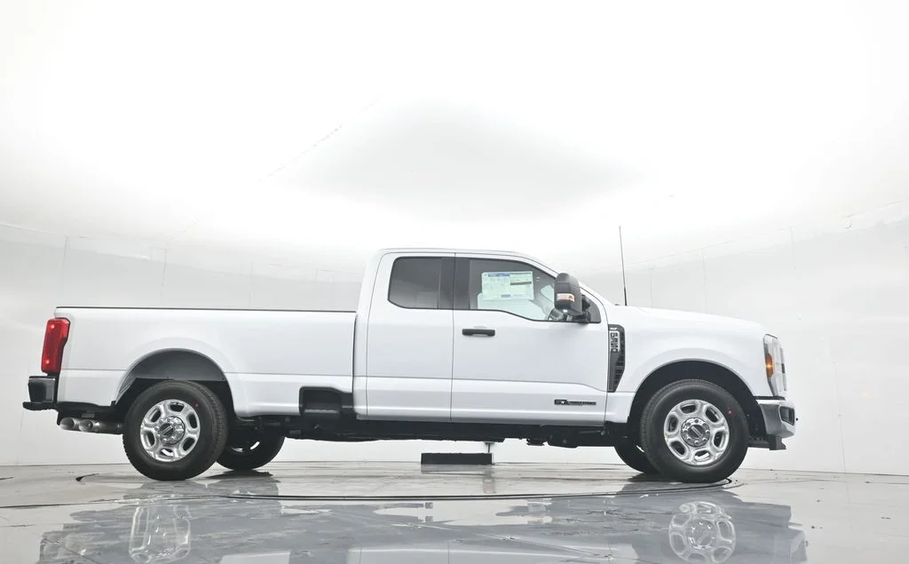 New 2026 Oxford White Ford XLT image 50