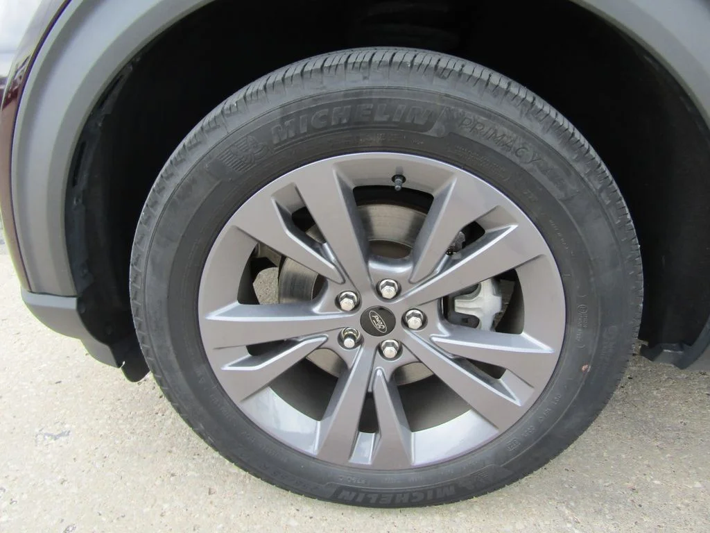Used 2023 Red Ford XLT image 29