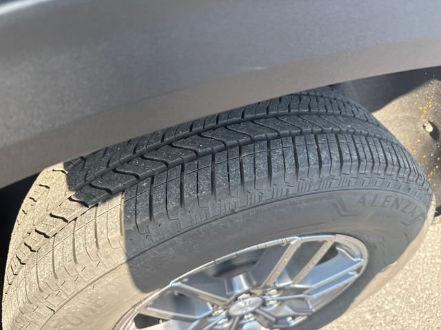 Used 2025 Silver GMC Elevation image 25
