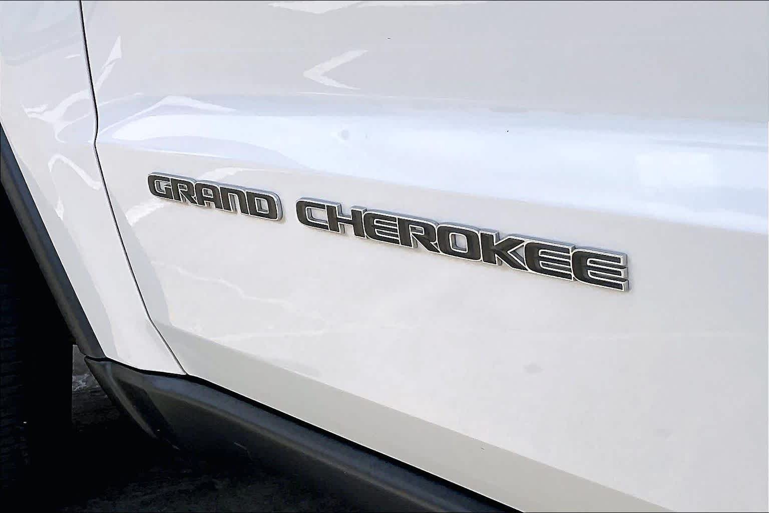 Used 2021 Bright White Clearcoat Jeep Limited image 29