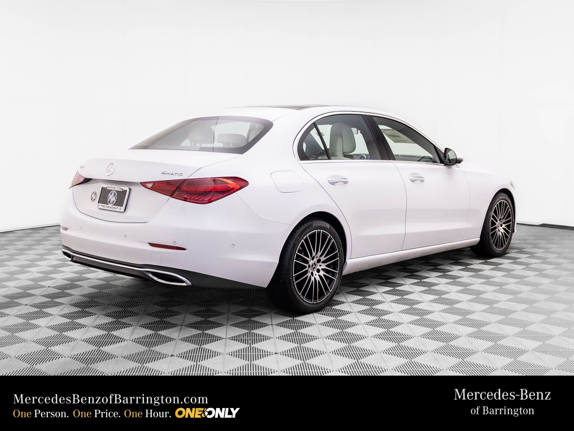 New 2026 MANUFAKTUR Moonlight White Metallic Mercedes-Benz C 300 image 6