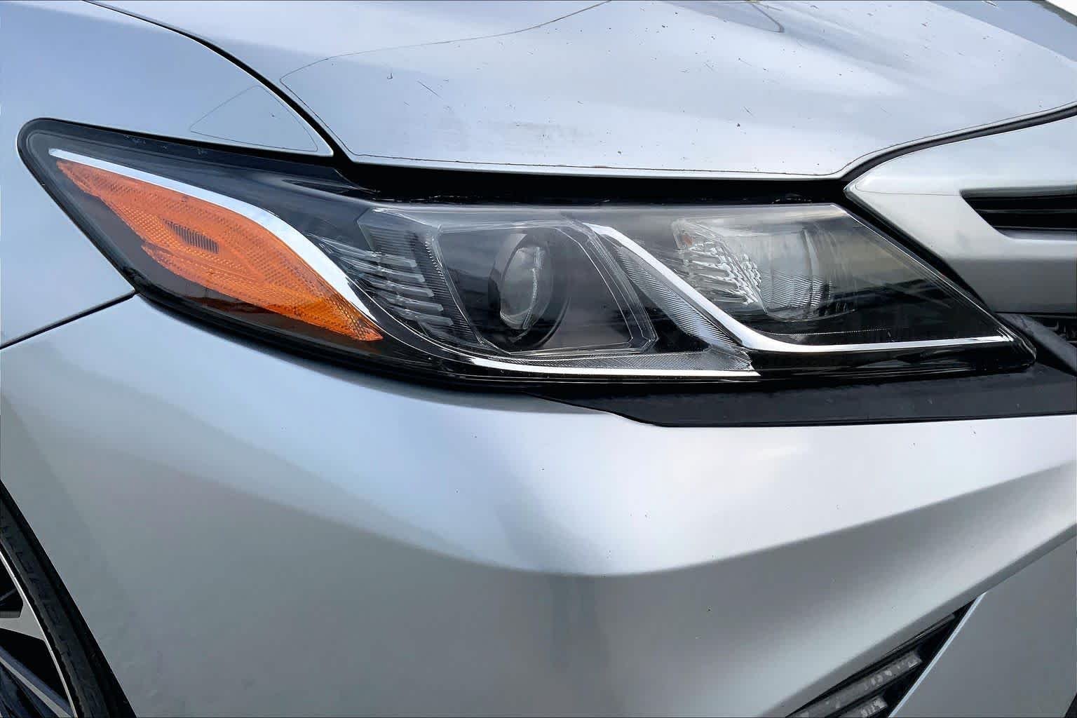 Used 2018 Celestial Silver Metallic Toyota SE image 27