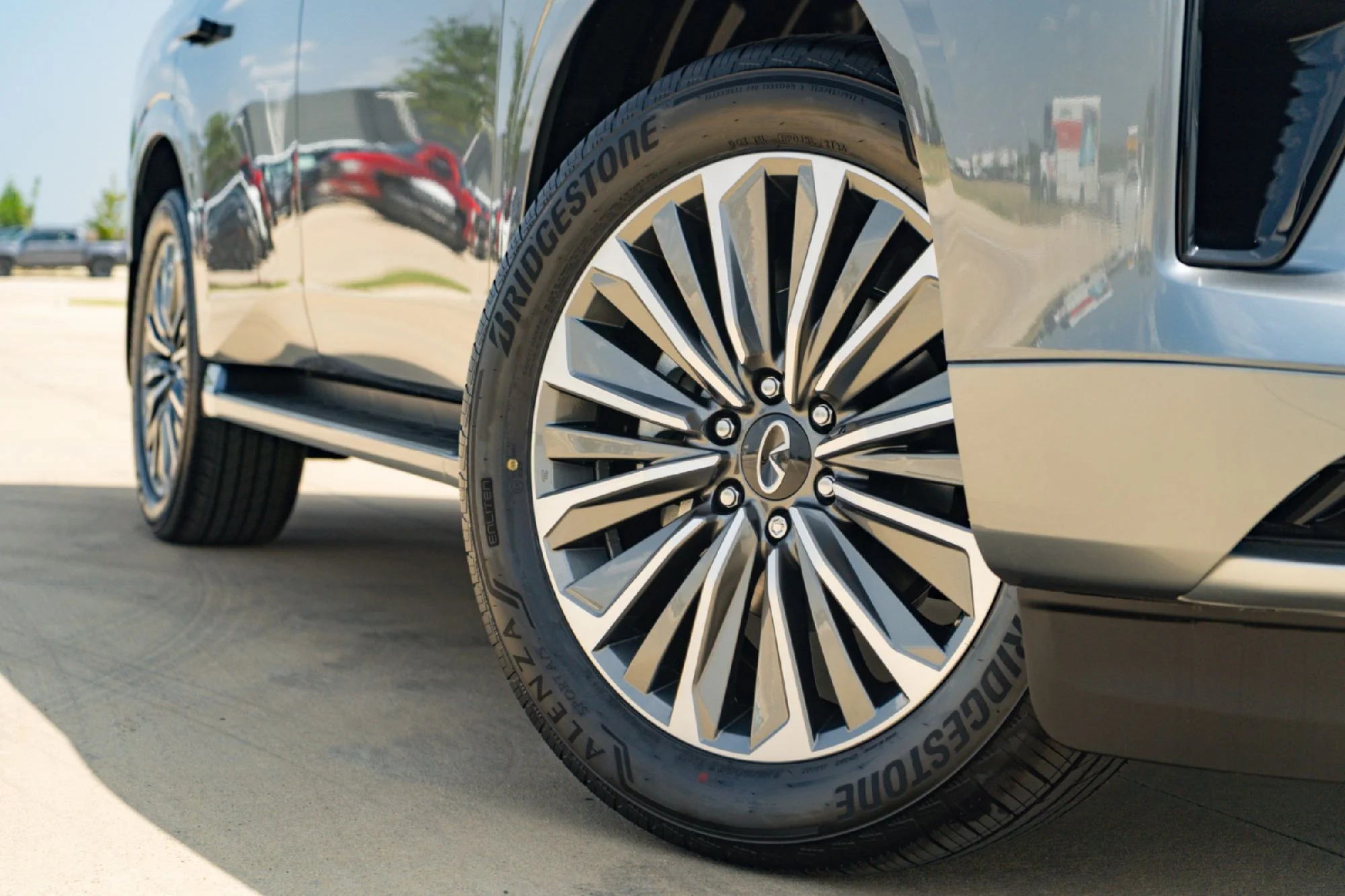 New 2027 DYNAMIC METAL INFINITI Luxe 4WD image 2