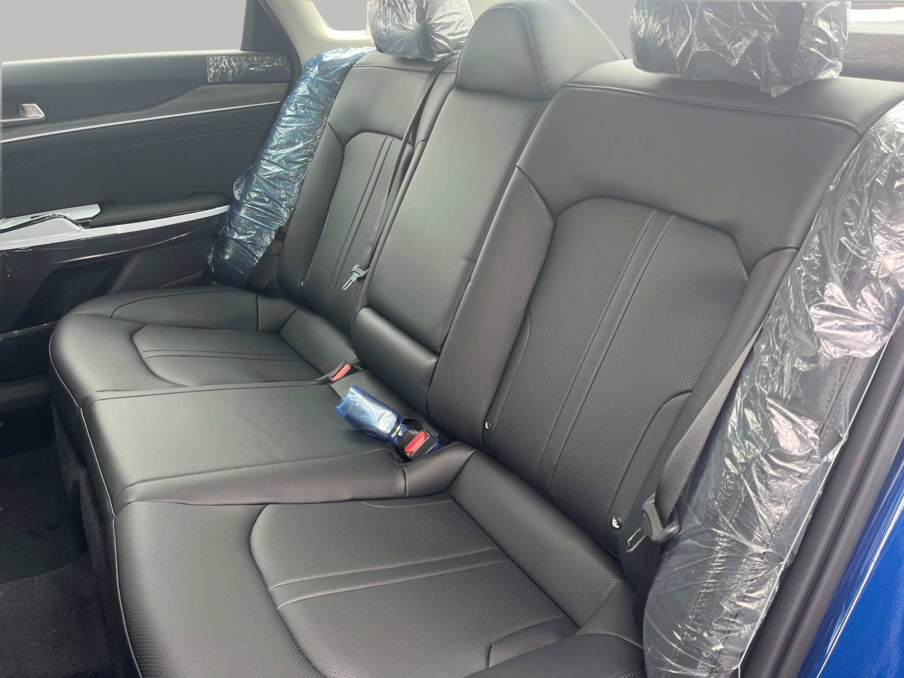 New 2025 Yacht Blue Kia EX image 22