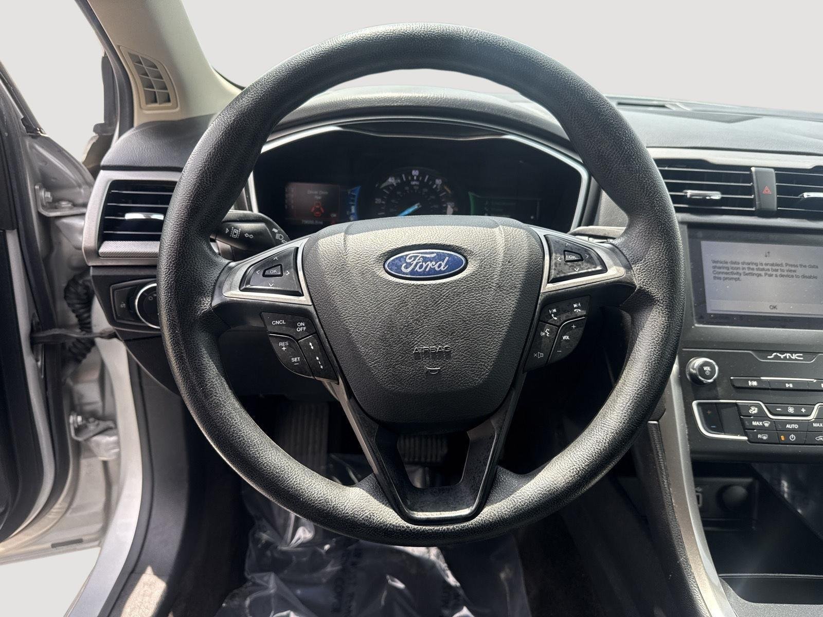 Used 2019 Ingot Silver Ford SE image 18