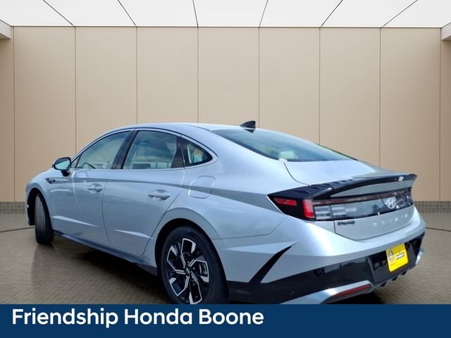 Used 2024 Silver Hyundai SEL image 11
