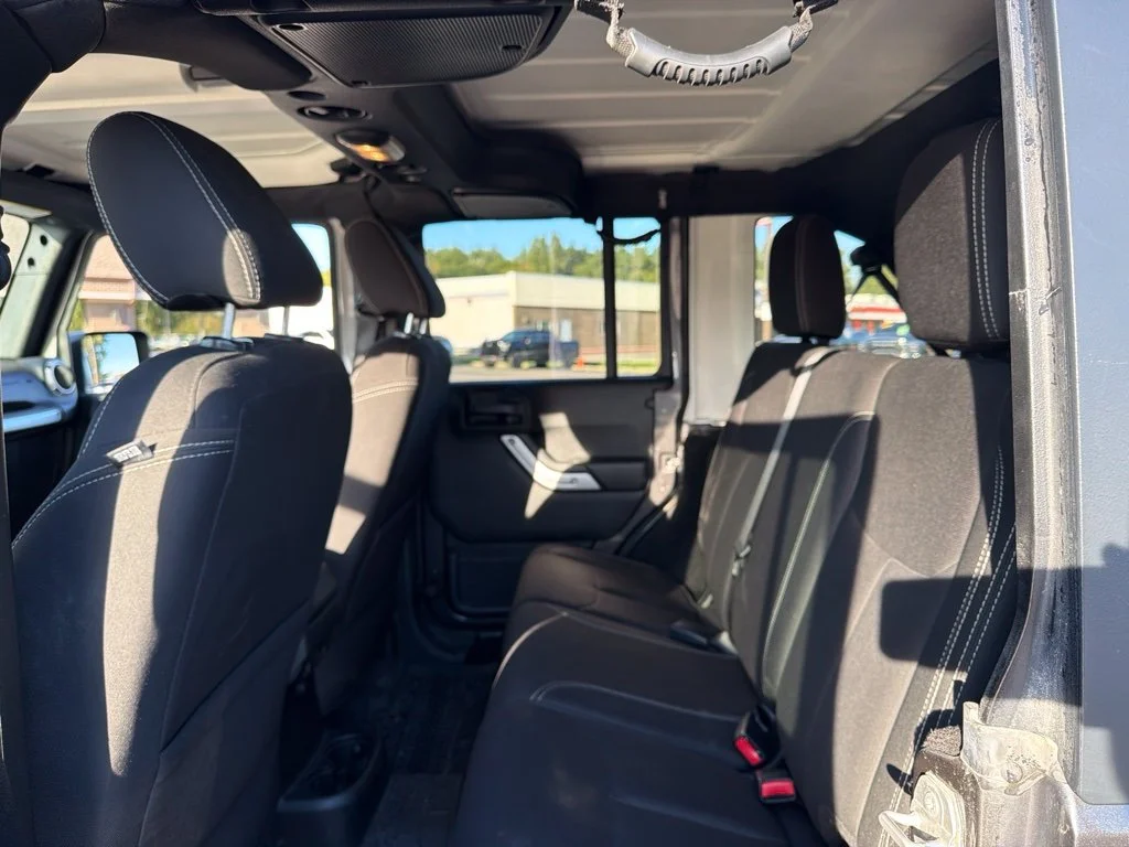 Used 2018 Gray Jeep Unlimited Sahara image 8
