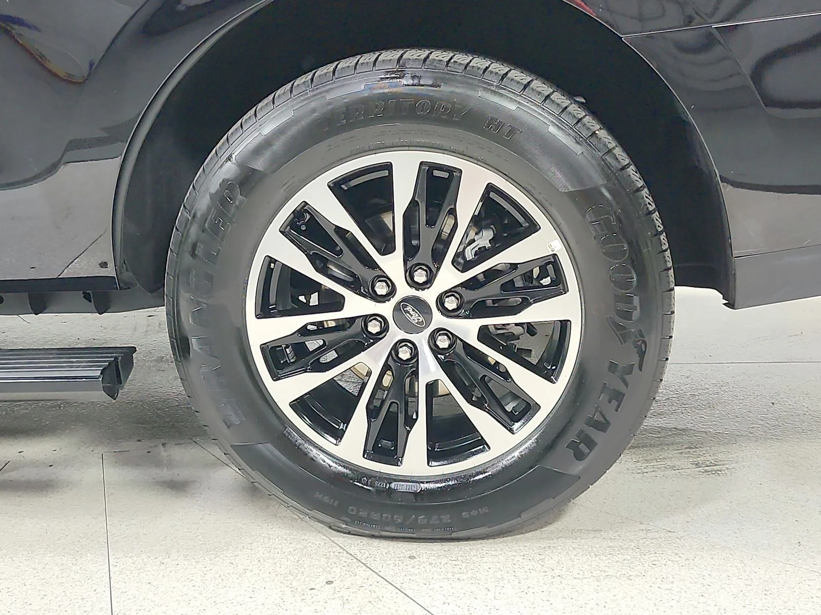 Used 2025 Black Ford Platinum image 59