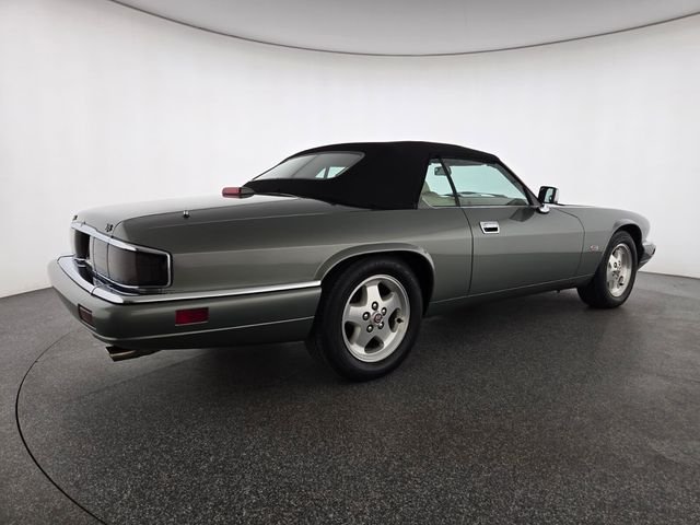 Used 1995 Green Jaguar 2+2 image 2
