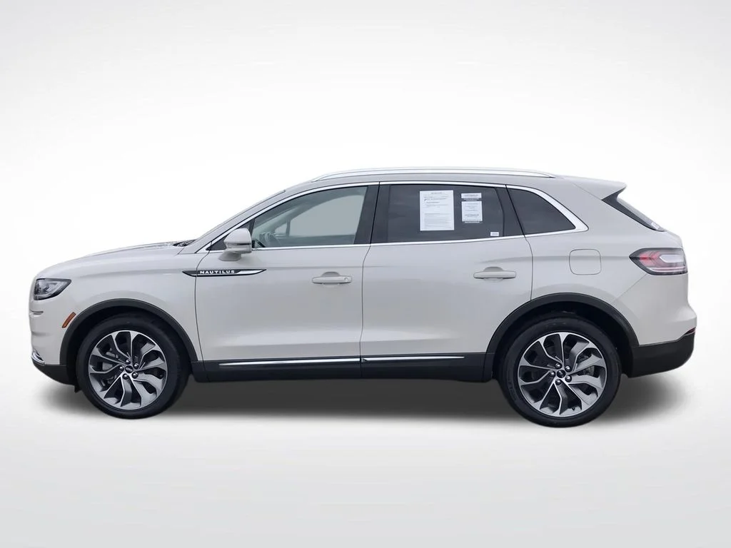 Used 2022 White Lincoln Reserve image 6