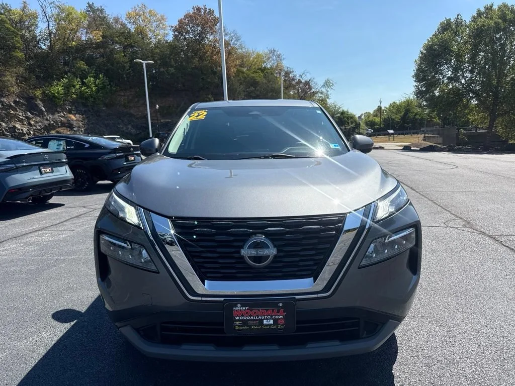 Used 2022 Gray Nissan SV image 2