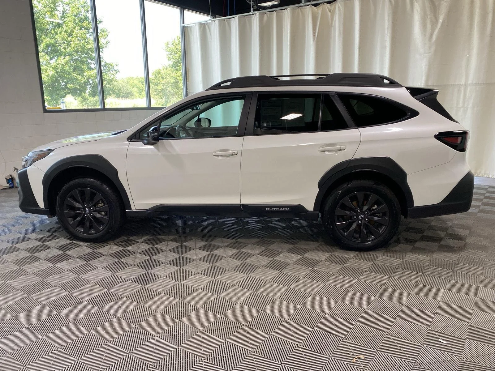 Used 2025 Crystal White Pearl Subaru Onyx Edition image 9