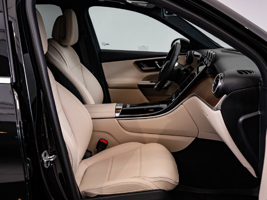 Used 2026 Black Mercedes-Benz GLC 300 image 24