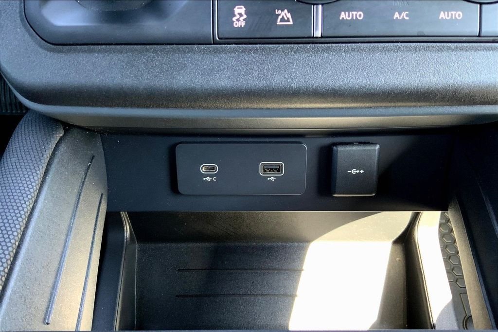Used 2021 Gray Land Rover X-Dynamic HSE image 16