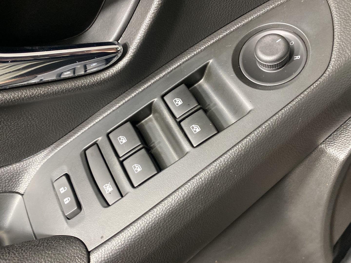 Used 2020 Mosaic Black Metallic Chevrolet LT image 27
