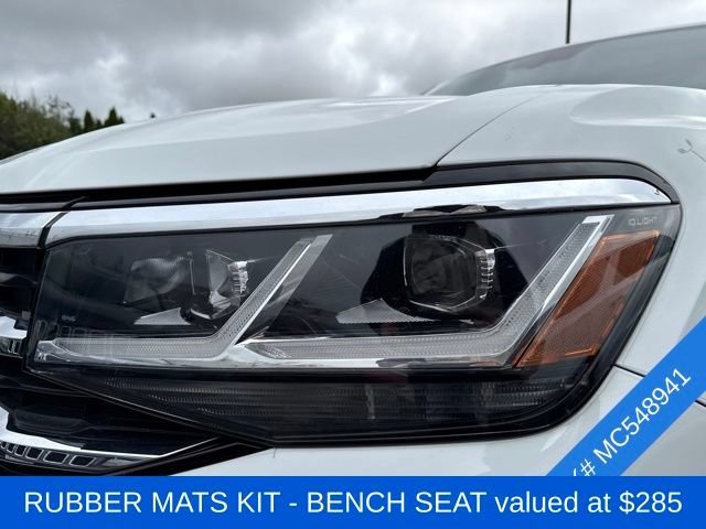 Used 2021 Pure White Volkswagen 3.6L V6 SE w/Technology R-Line image 4