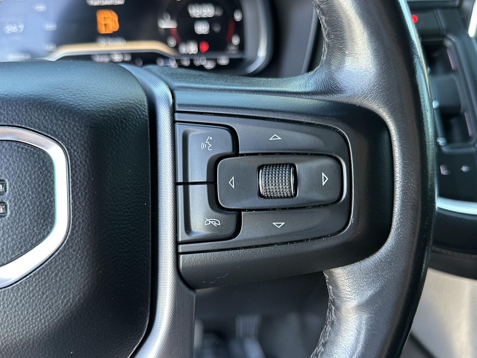 2023 GMC Yukon SLT - Photo 34