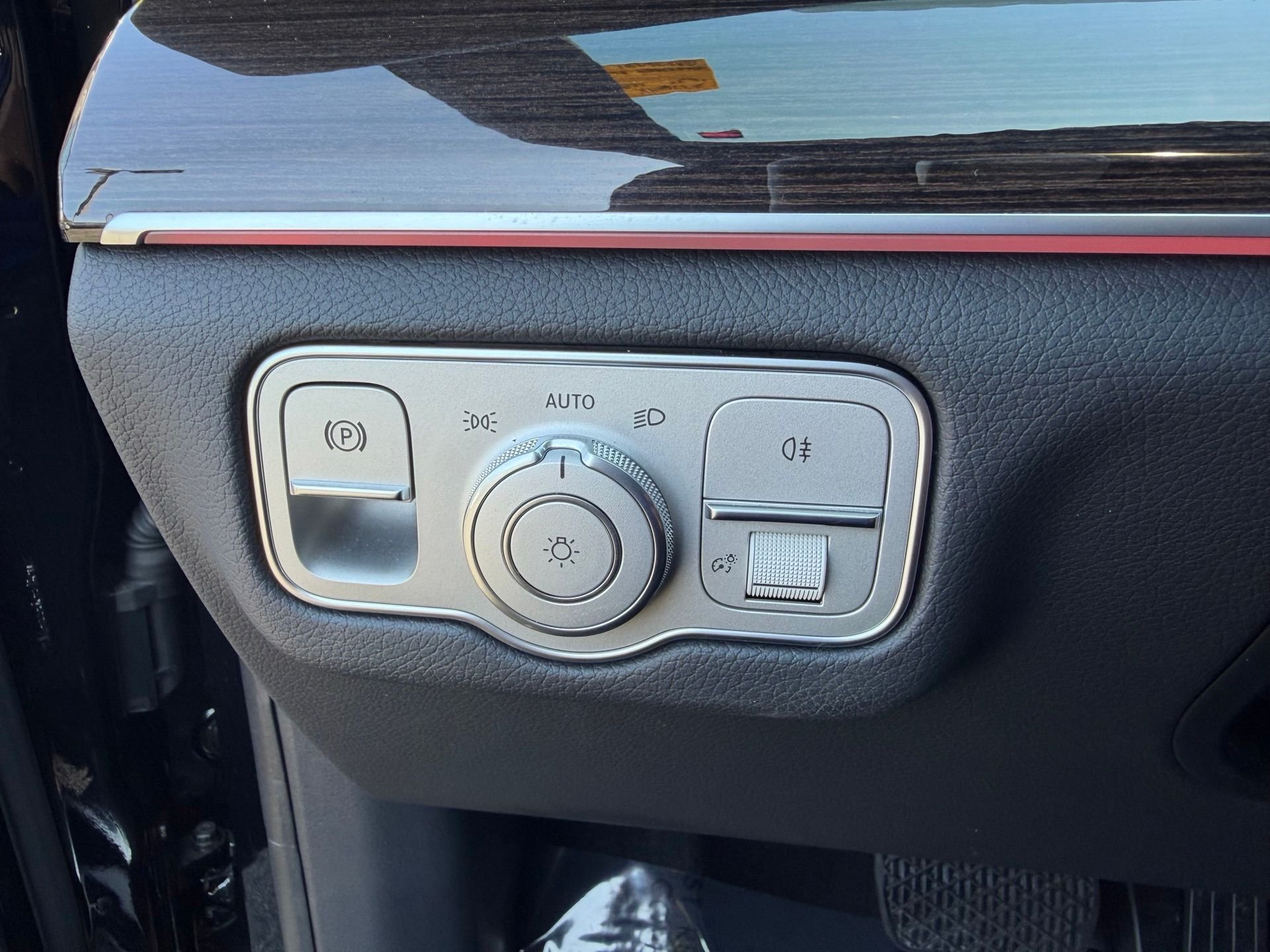 Certified Used 2025 Black Mercedes-Benz GLE 450e image 11