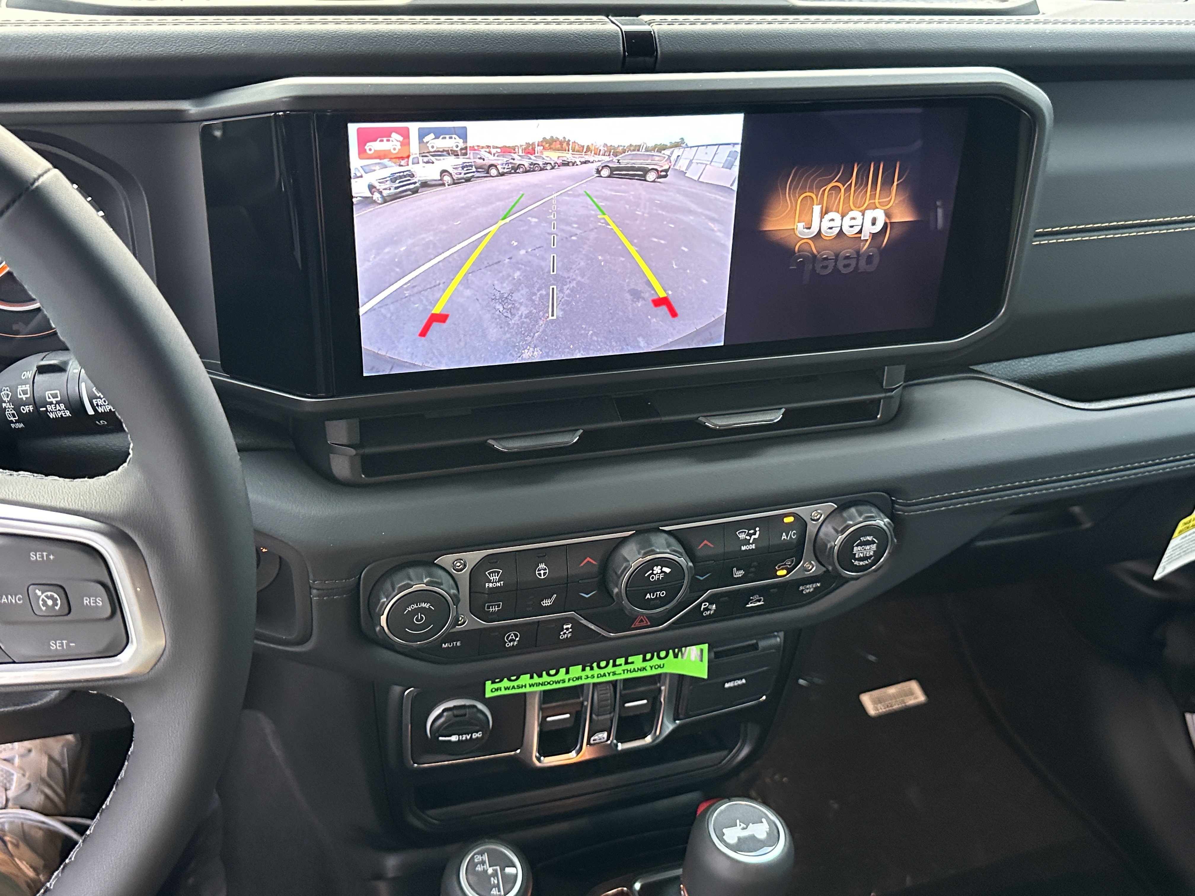 2025 Jeep Wrangler 4-Door Sahara - Photo 25