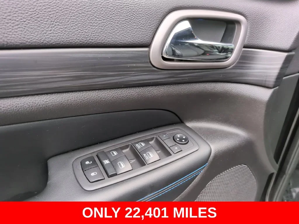 Used 2020 Black Jeep Laredo image 14