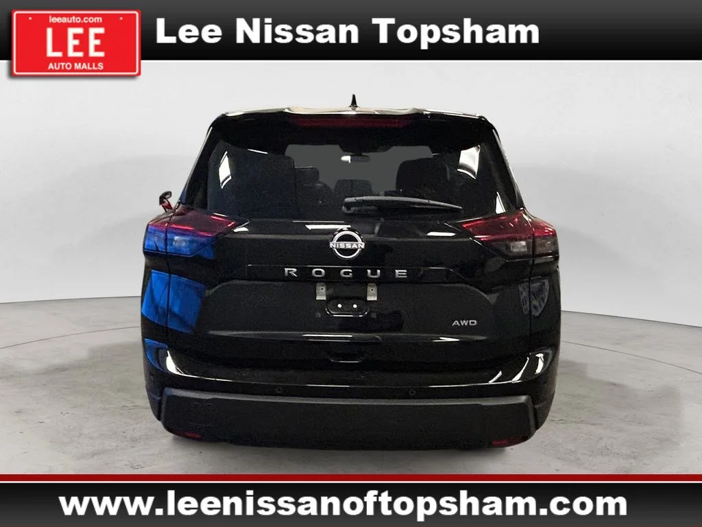 Used 2025 Super Black Nissan SV image 5