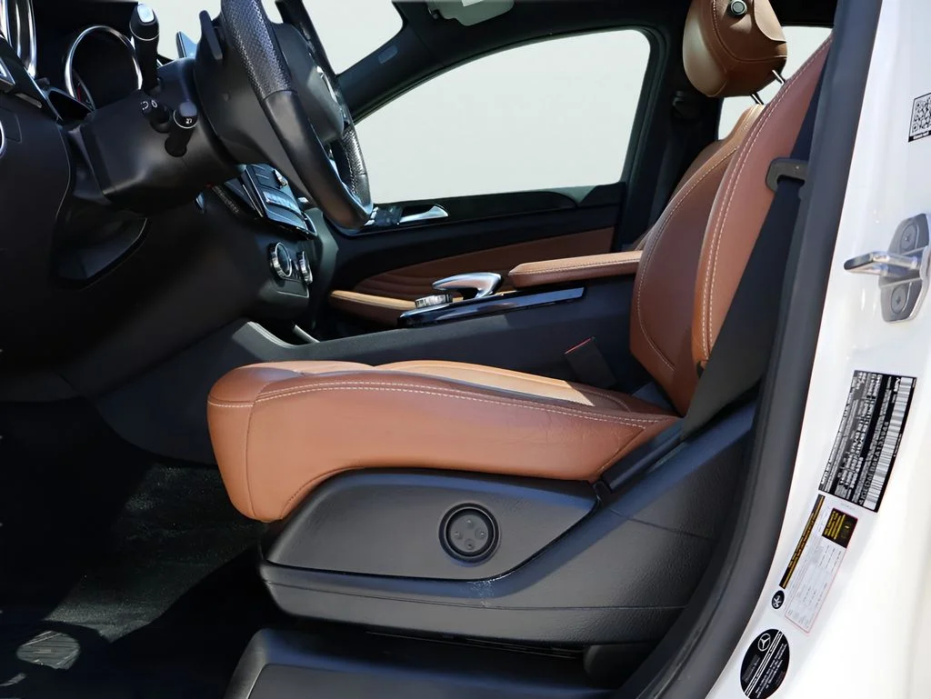 Used 2019 designo Diamond White Metallic Mercedes-Benz GLE 43 AMG® image 41