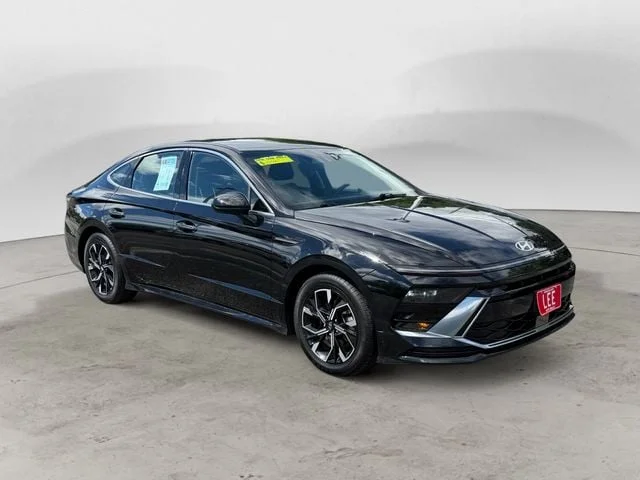 Used 2024 Onyx Black Hyundai SEL image 7
