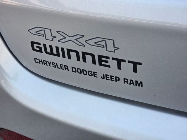 New 2026 Silver Zynith Metallic Clearcoat Jeep  image 28
