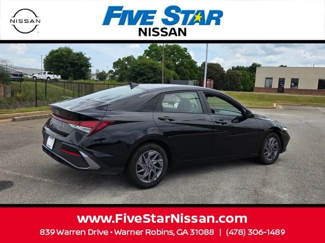 Used 2024 Black Hyundai SEL image 11