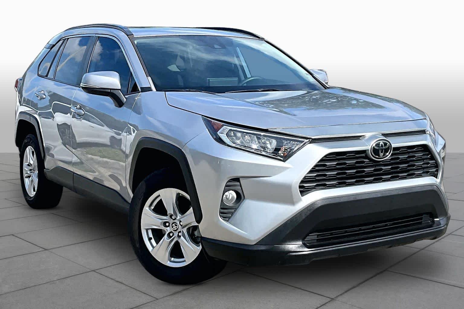 Used 2021 Silver Sky Metallic Toyota XLE image 3