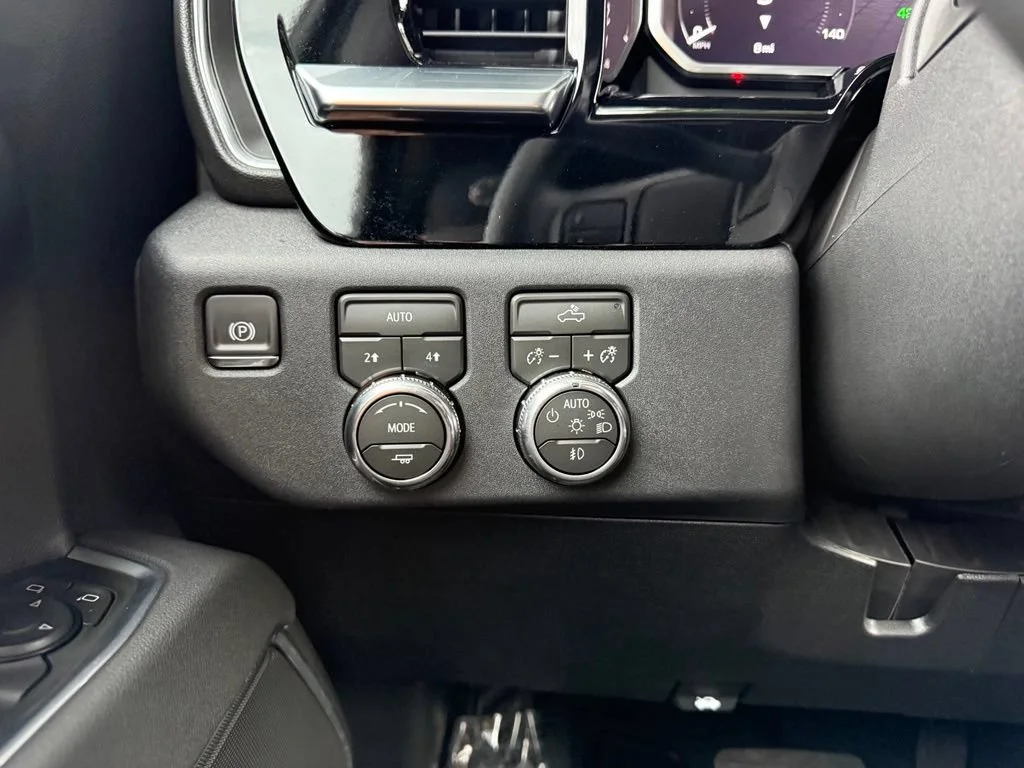 Used 2026 Onyx Black GMC Elevation image 22