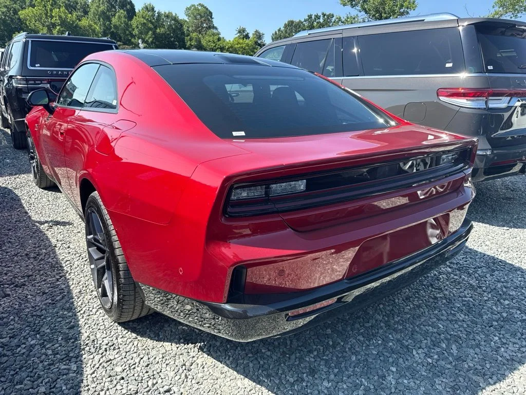 Used 2025  Dodge R/T image 4