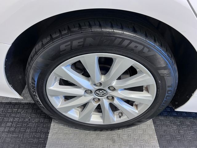 Used 2018 White Toyota LE image 14
