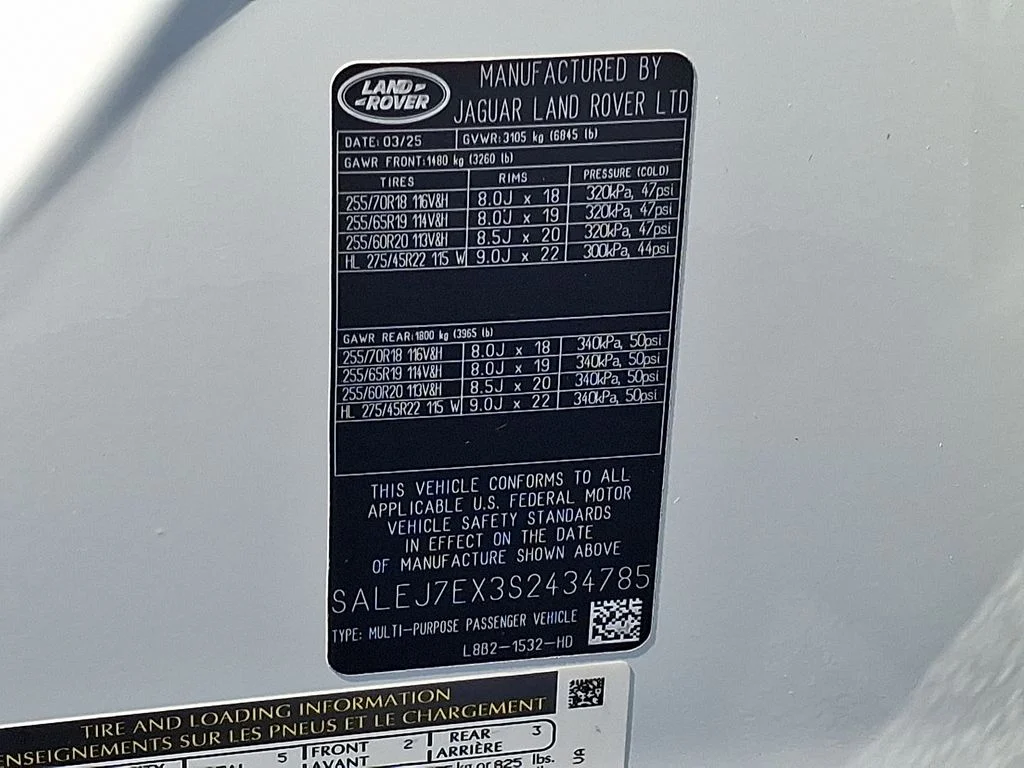 Certified Used 2025 Fuji White Land Rover S image 25