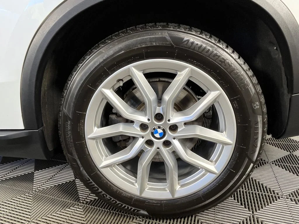 Used 2019 White BMW xDrive40i image 15