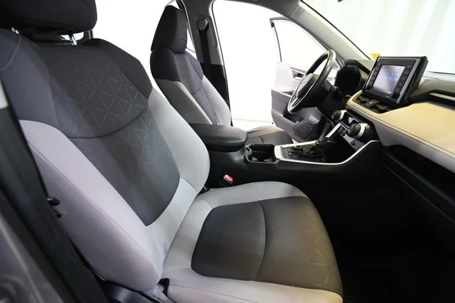 Used 2021 Silver Toyota XLE image 25