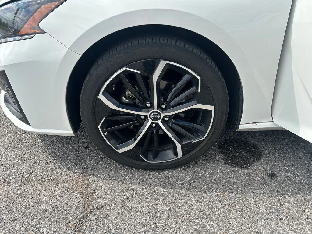 Used 2025 White Nissan 2.5 SR image 28