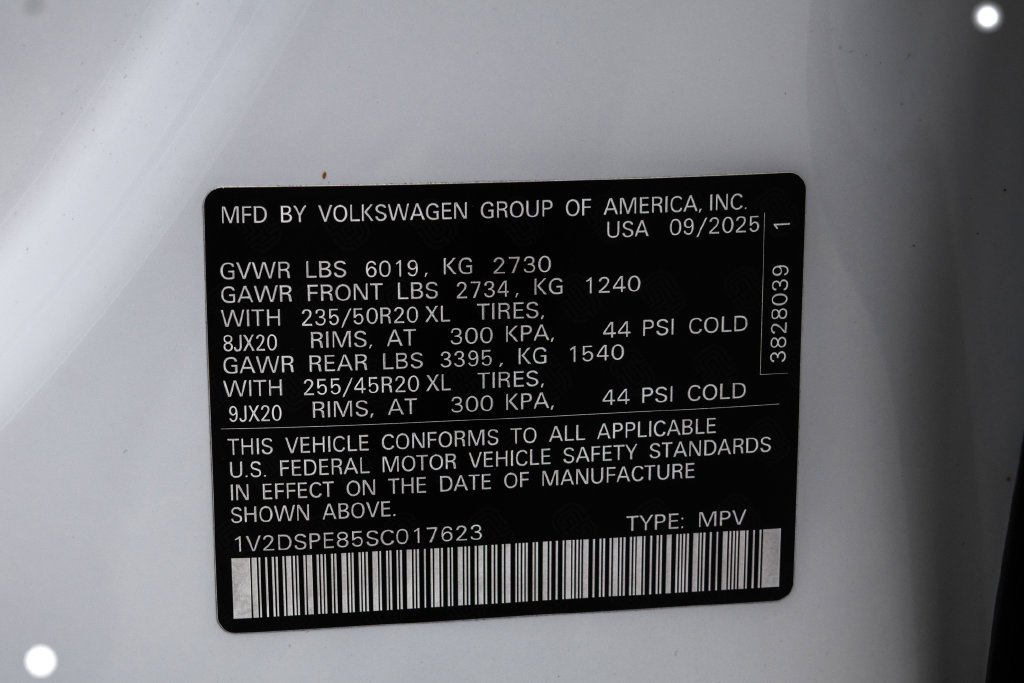 Used 2025 White Volkswagen Pro image 35