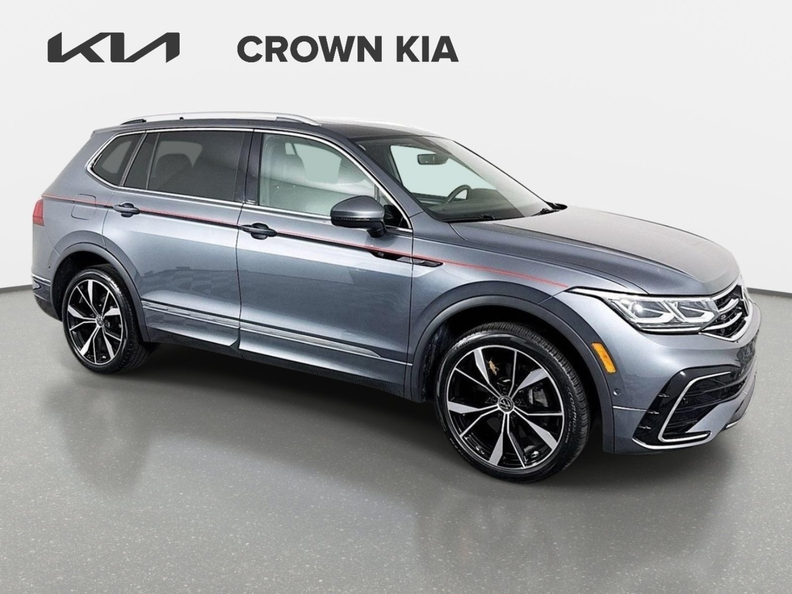 Used 2024 Gray Volkswagen SEL R-Line image 3