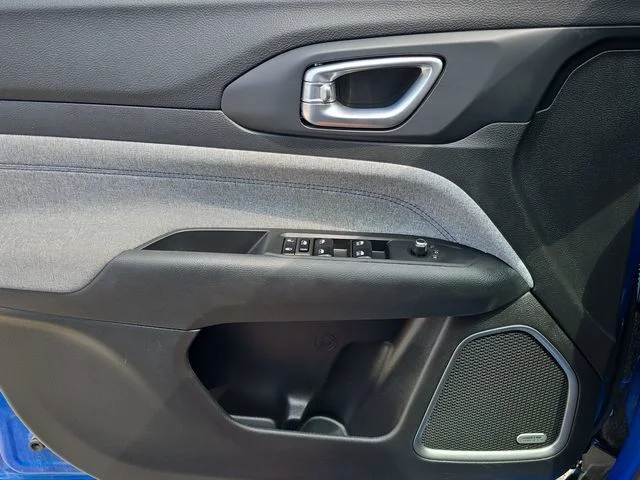 Certified Used 2022 Blue Jeep Latitude image 18