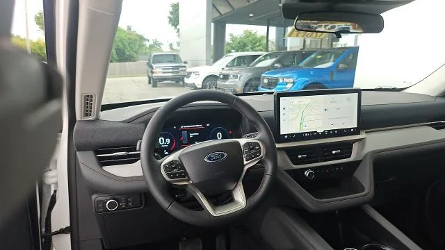 New 2026 Star White Metallic Tri-Coat Ford Active RWD image 38