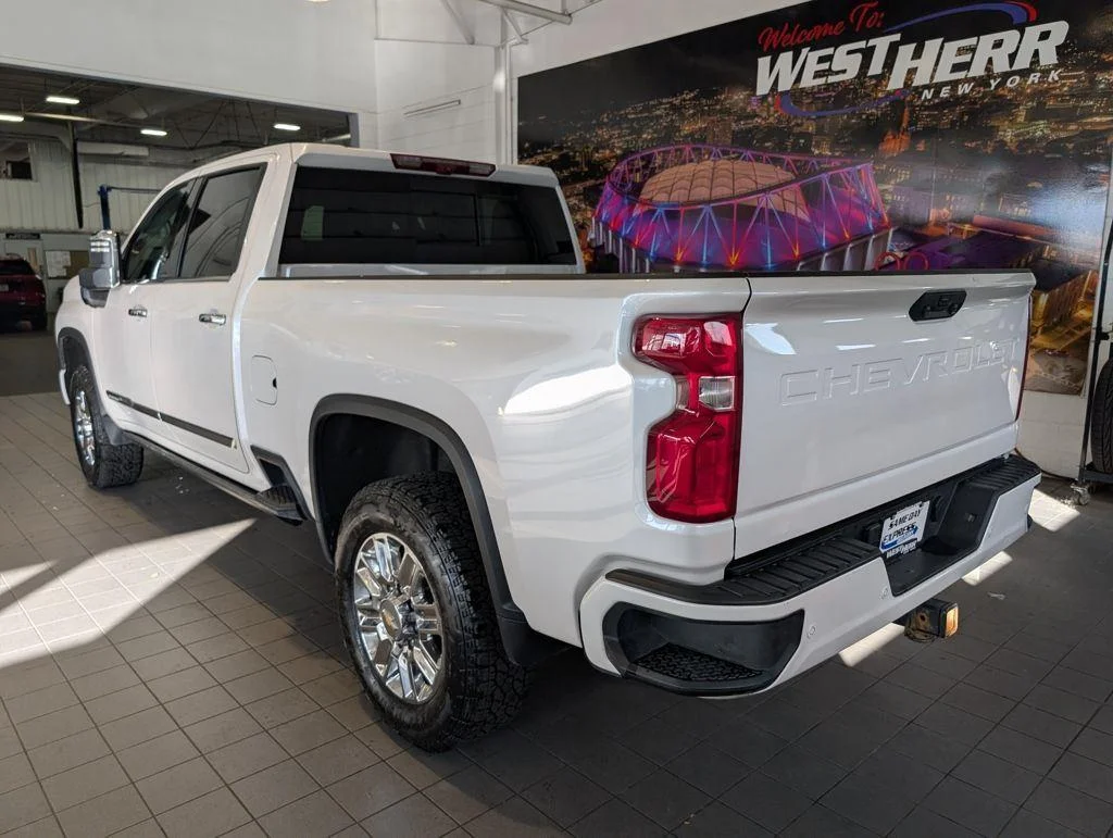Used 2024 Iridescent Pearl Tricoat Chevrolet High Country image 7