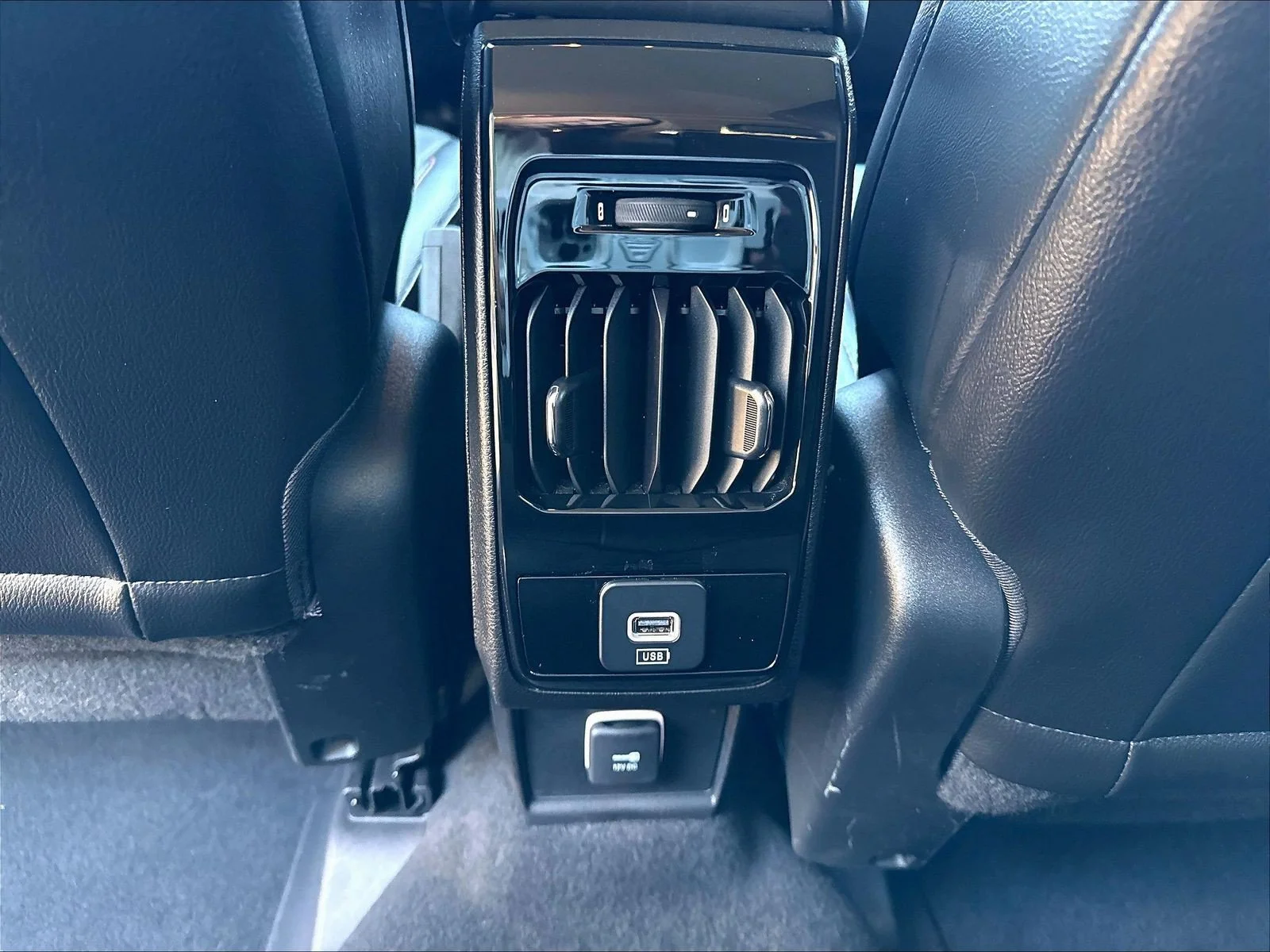 Used 2022 Diamond Black Jeep Trailhawk image 11