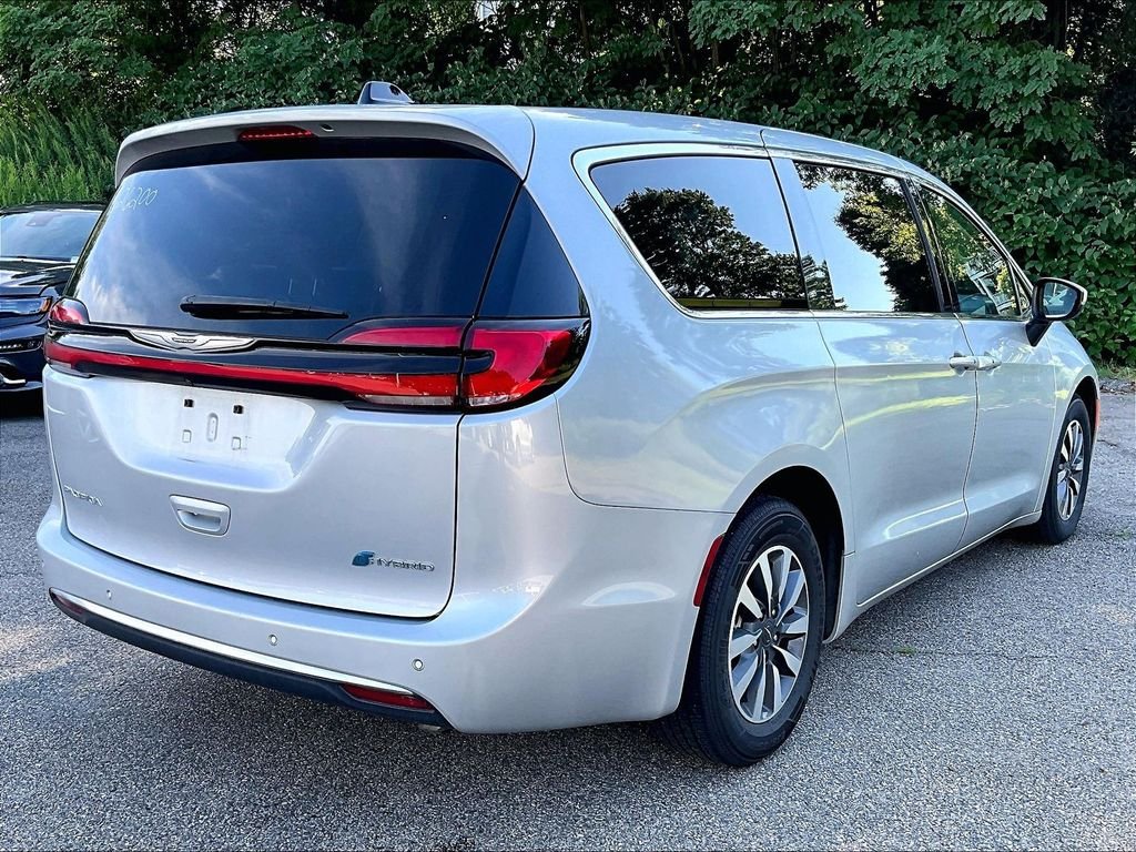 Used 2023 Silver Chrysler Touring L image 6