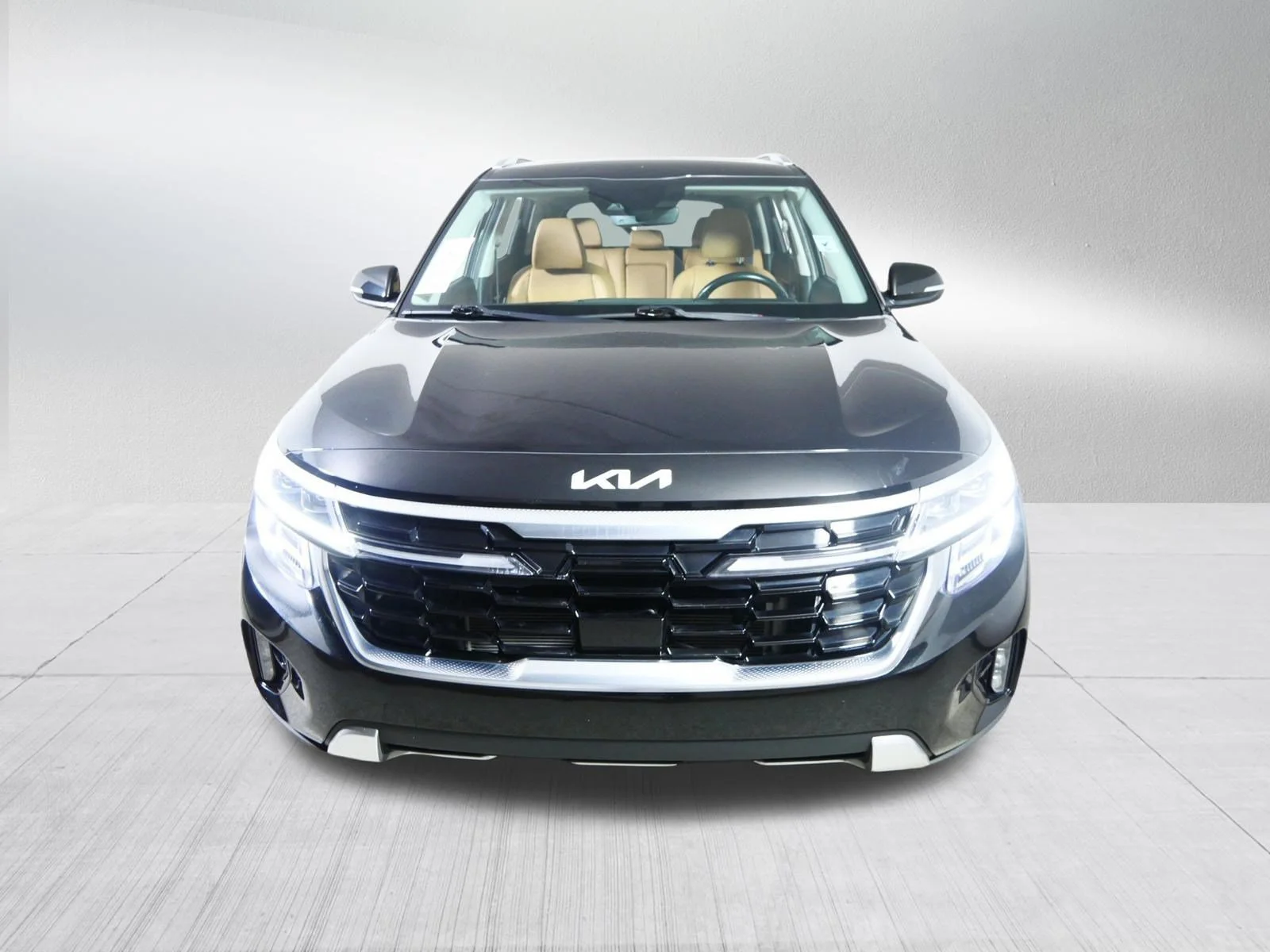 Used 2024 Fusion Black Kia SX image 2