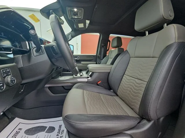 Used 2025 Gray Chevrolet ZR2 image 21