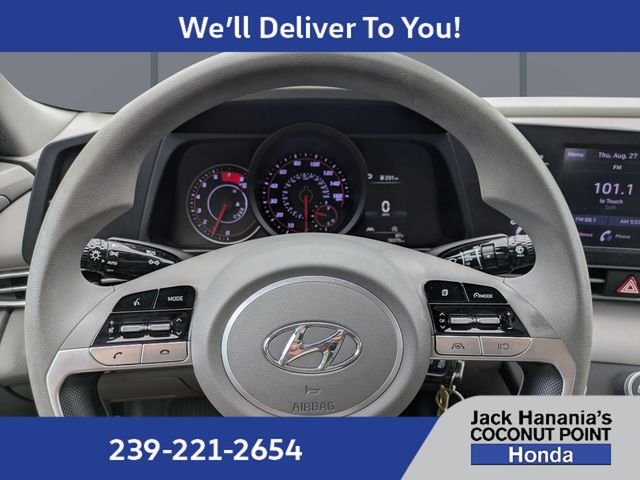 Used 2022 Silver Hyundai SE image 27