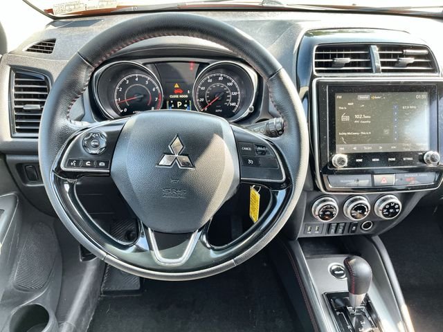 Used 2022  Mitsubishi  image 13