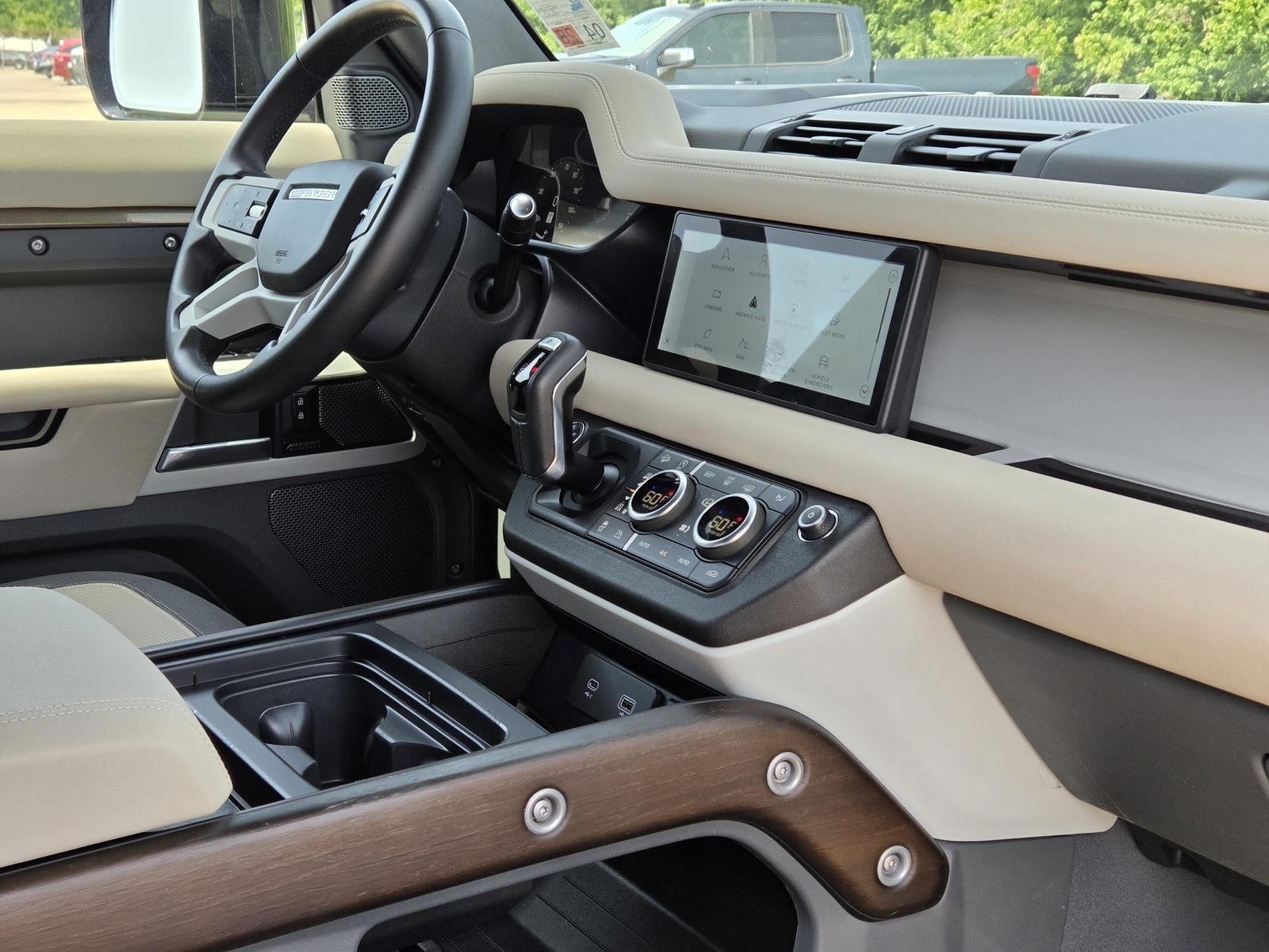 Used 2023  Land Rover X-Dynamic SE image 42
