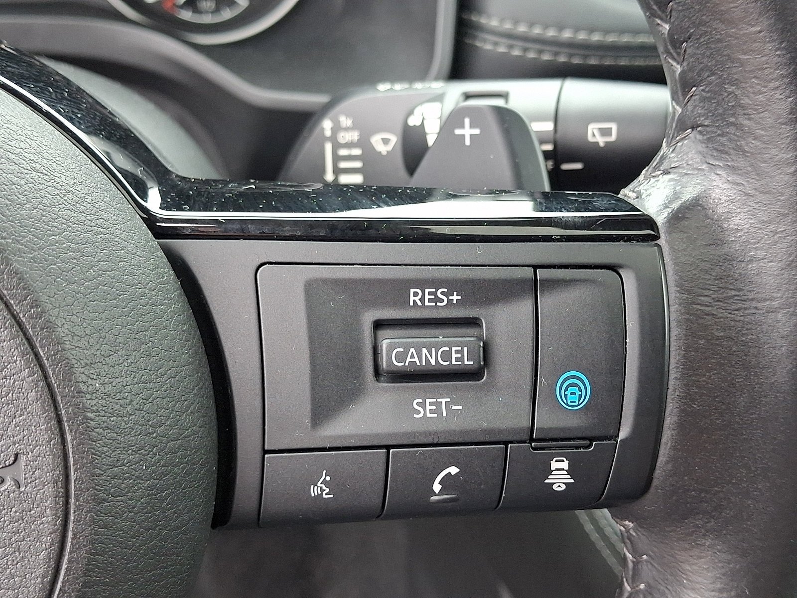 Used 2023 Pearl White Tricoat Nissan SL image 24